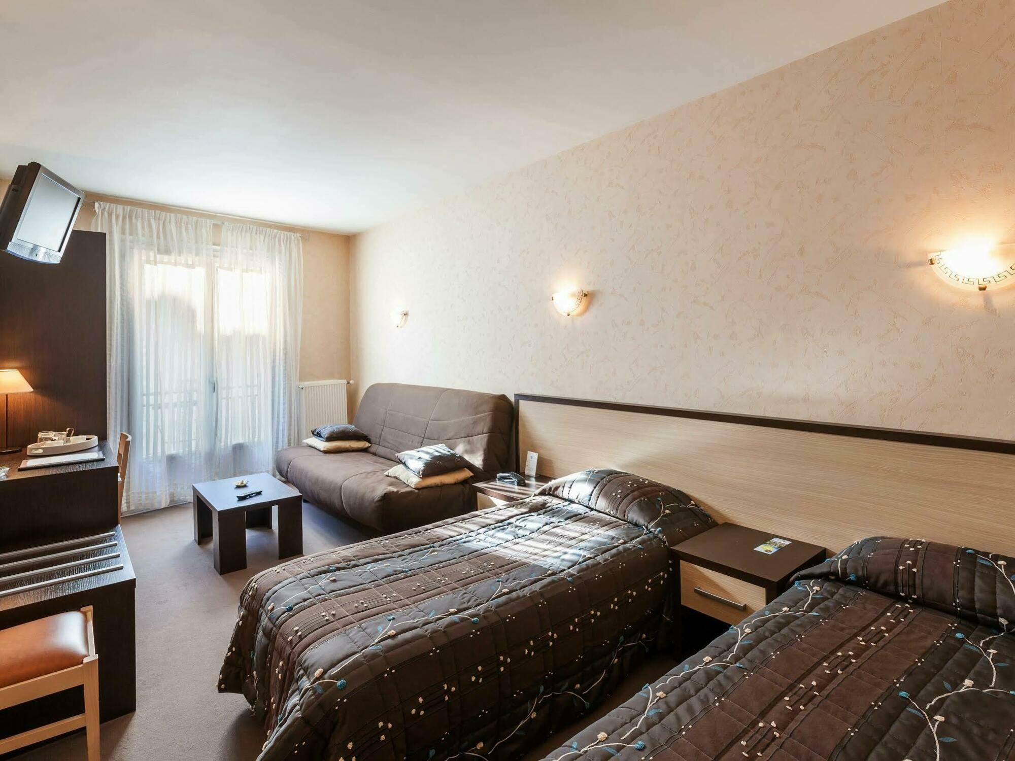 Logis Hotel Emeraude Конфолан Екстер'єр фото